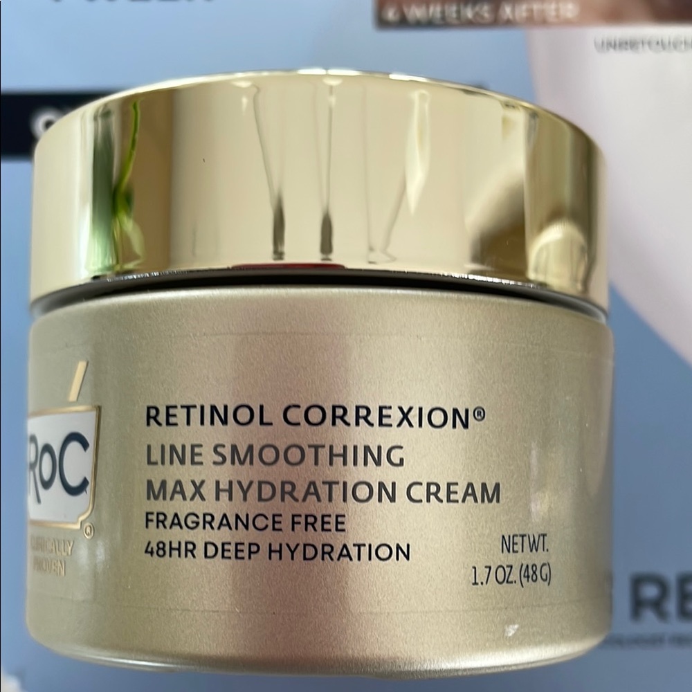 RoC  Gold Moisturizing Skincare Cream with Retinol 1.7 oz
New never opened